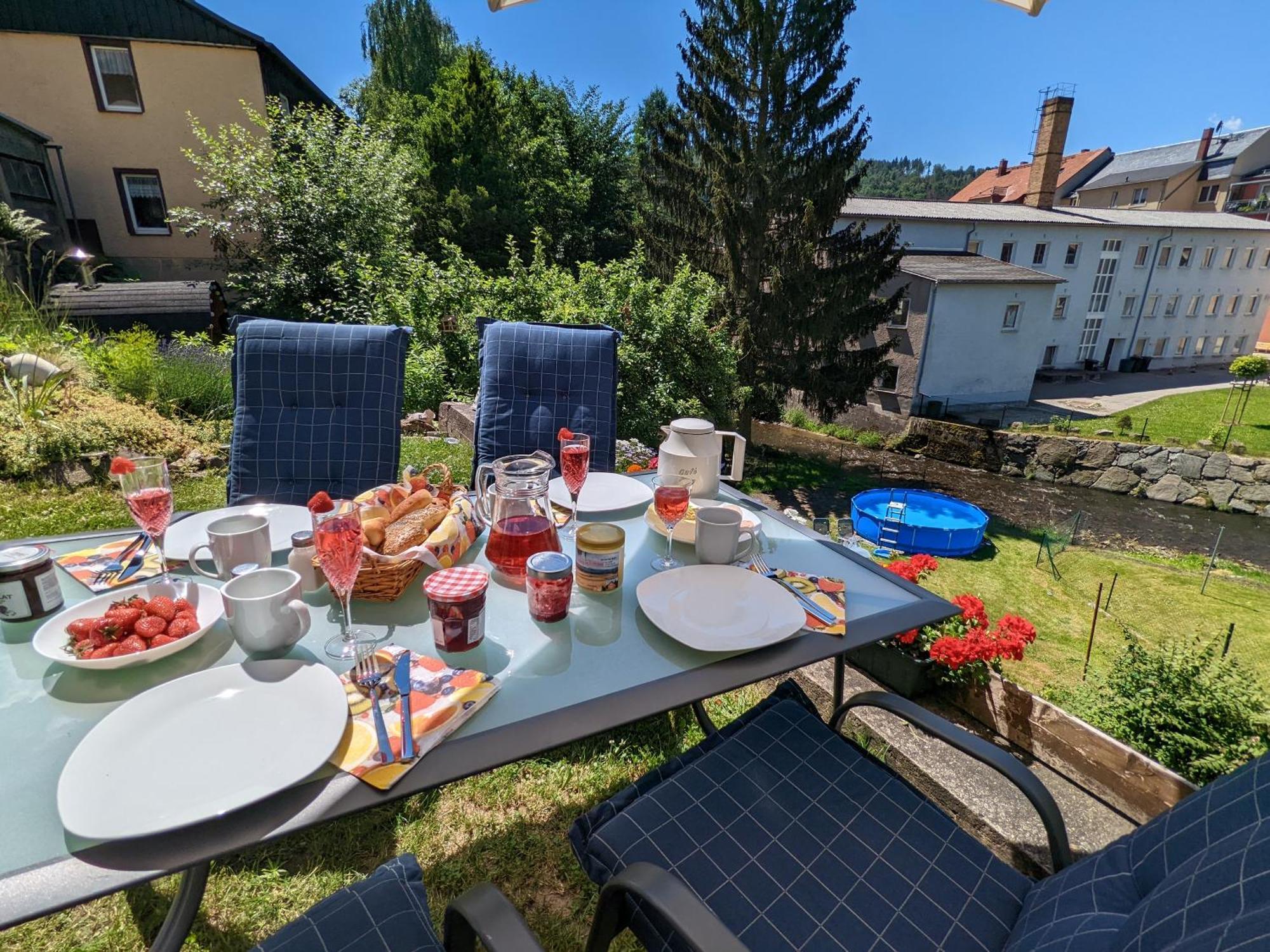 Hw3 - Urlaubsmagie - Helle, Grosse Wohnung Mit Pool Зебниц Экстерьер фото